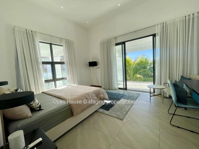 VILLA PDS à louer, Grand Baie, 350m², 4 chambres, piscine privée, proche de toutes commodités. Prix Rs 160 000.