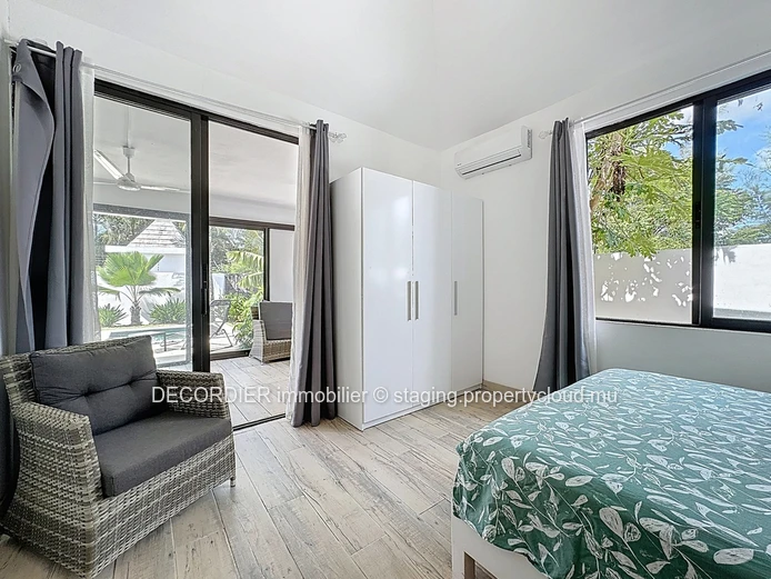À vendre élégante maison de plain-pieds avec piscine