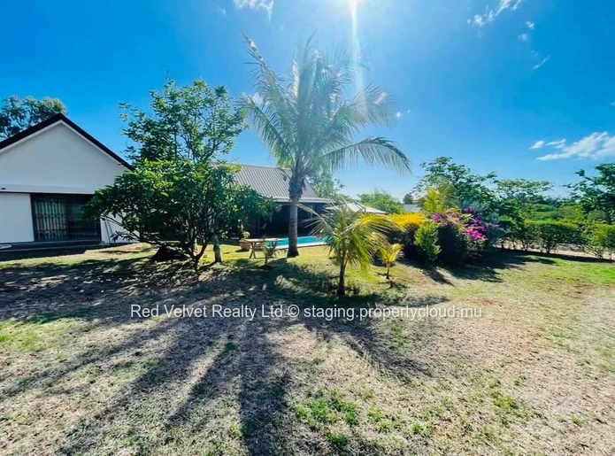 Luxurious Beachfront Villa for rent in Riviere Noire - Rs 150,000/Month (Negotiable)