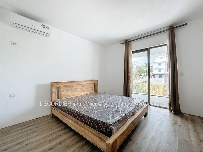 New and cozy duplex nestled 10 minutes walk from the beach