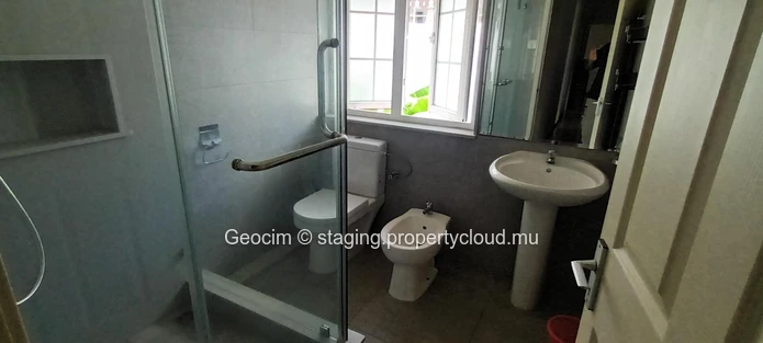 Sodnac Quatre Bornes Maison meublée de 6 càc 4 sdb bureau terrasse garage sur 125 toises terrain clos. (Mandat exclusif)
