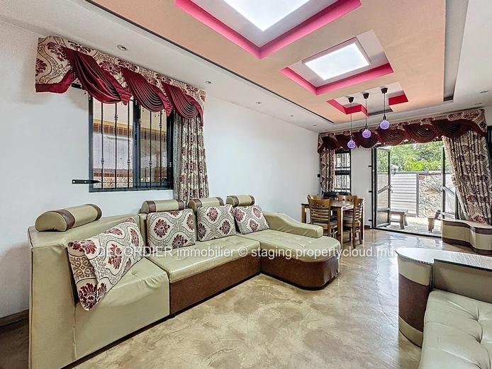 Spacious Contemporary House with Three Bedrooms