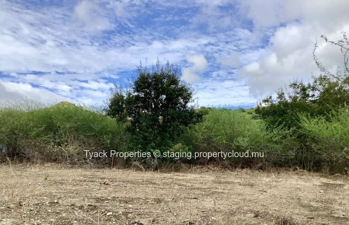 Terrain Résidentiel à Vendre à Belouguet, Tamarin – Emplacement Idéal avec Vue Panoramique
