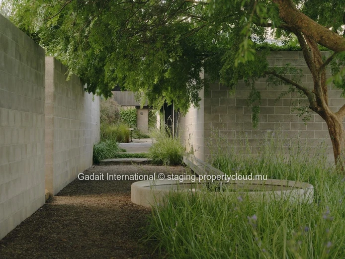 Villa I6 : exceptional bioclimatic villa of 542m² at Beau Champ