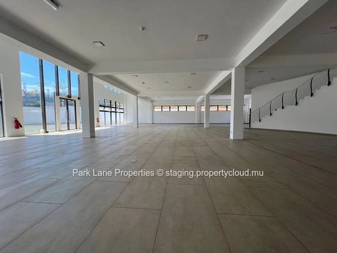 Prime 1800m2 commercial building in bagatelle: ground + first floor for rent