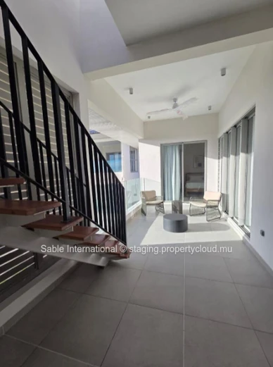 Luxury Penthouse with Pool Access in Péreybère! 2 Beds, Rooftop, Sea Access, Parking, AC. Close to Shops & Hospital.
