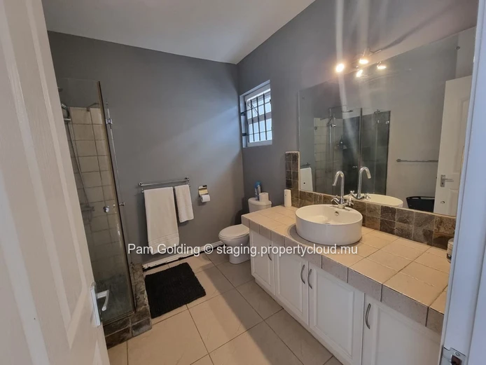  Villa in a Prime Black River Location