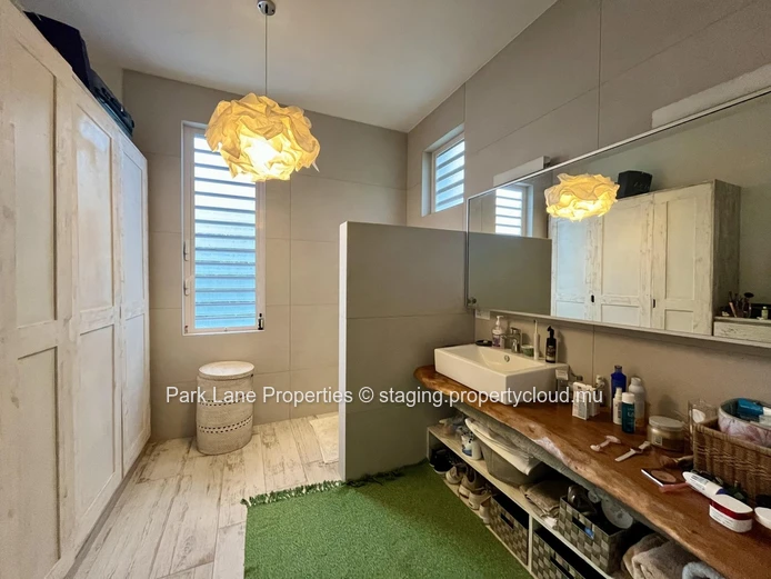 Spacious and modern apartment