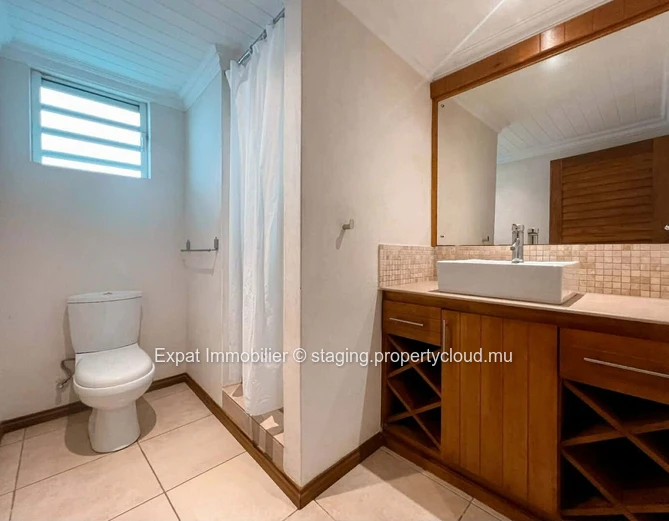 Single-storey villa with swimming pool and large garden – Grand Baie