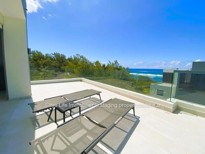 Luxurious Penthouse with Stunning Views in Poste Lafayette - 226m² Living Space, Communal Pool - Rs