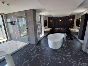 5 Bedroom Villa