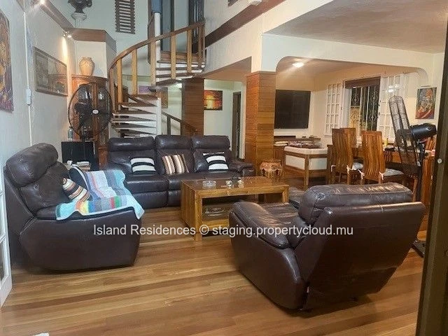 Fully furnished villa with 3 bedrooms, pool and parking within walking distance of Mon Choisy beach
