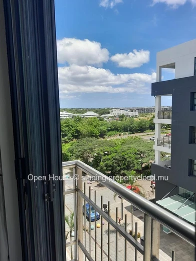 Appartement RES à vendre à Grand Baie, 120m², 2 chambres, piscine commune, accessible aux étrangers, proche des comme...