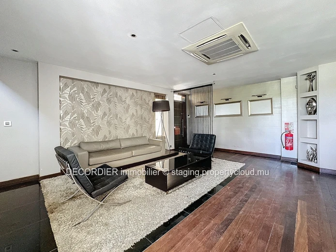 Office for sale in the heart of Grand Bay