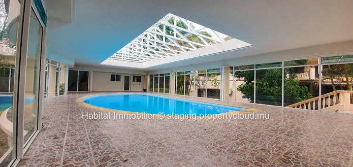 FOR SALE - Big unfurnished house of 1,100 m2 on a land of 1 acre 01 on 3 levels located in a highly residential area ...