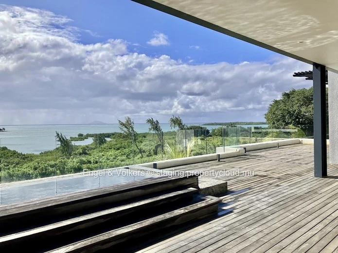Seafront Penthouse Living