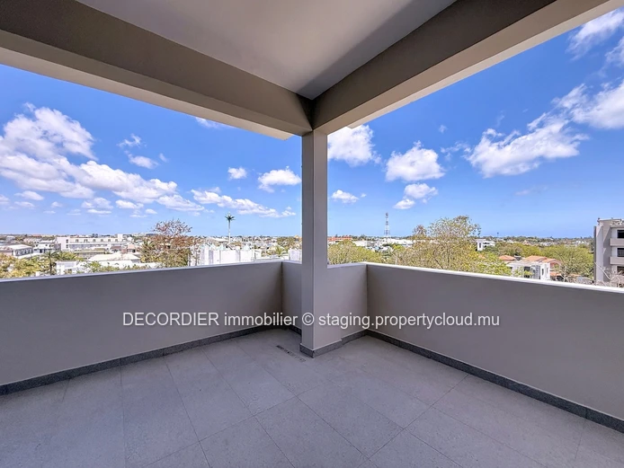 Penthouse located in a complex with elevator and shared swimming pool