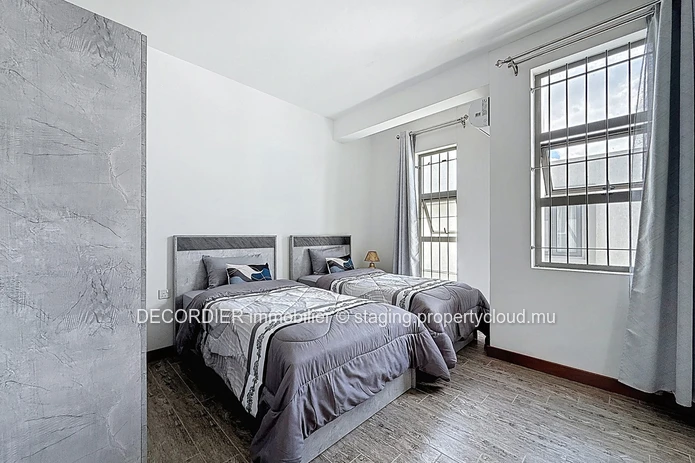 Découvrez cette maison idéalement située et sécurisée