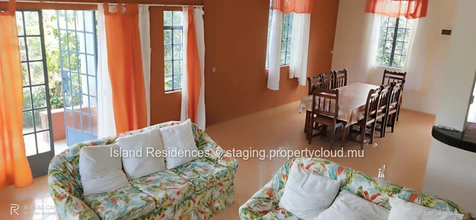 Cottage -  large furnished family house with 4 bedrooms, set in a tropical garden and close to Ecole du Nord/Northfield