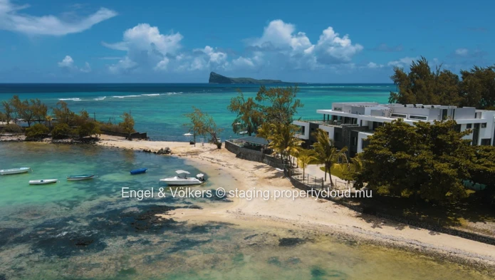 Modern & Convenient Beachfront Apartment