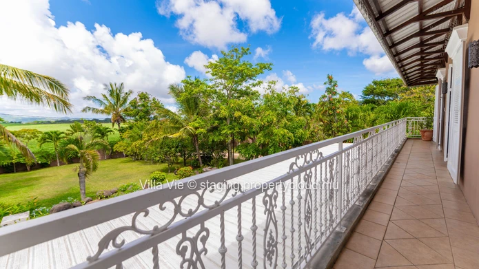 Beau Plan - Spacious 5-bedroom colonial house with swimming pool and big garden