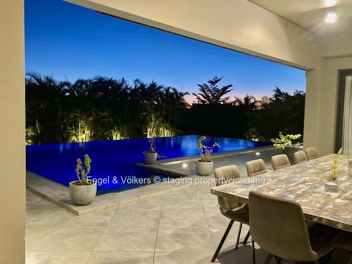 Exceptional 4-Bedroom Villa on a large Landscaped Garden
