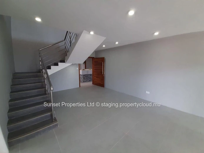 Penthouse with breathtaking views of the lagoon. Located only 100m from the beach