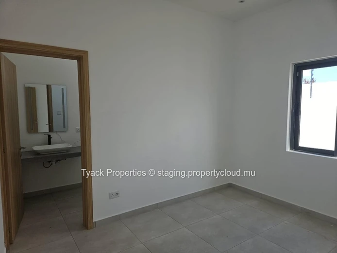Spacious 5-Bedroom Villa for Sale in Grand Baie Sottise