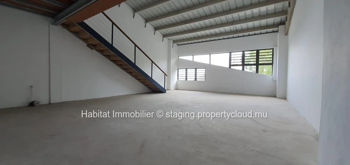 FOR SALE - This one unit unfurnished office space of 180 m2 including a mezzanine of 50 m2 is located in Floréal 
