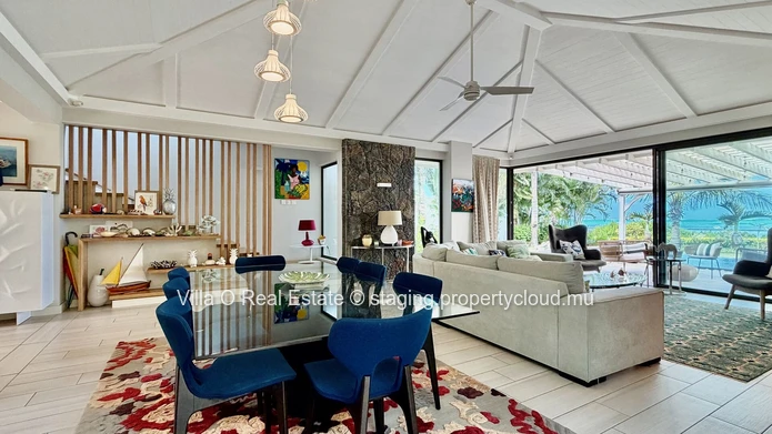 Sublime turquoise sea view from this beautiful villa, its lovely terrace and gazebo with infinity pool, located in a ...