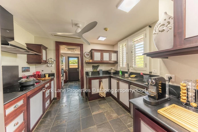 Sun-Kissed Charm: Luxurious Plantation Style Home with Resort Amenities in Albion, Mauritius