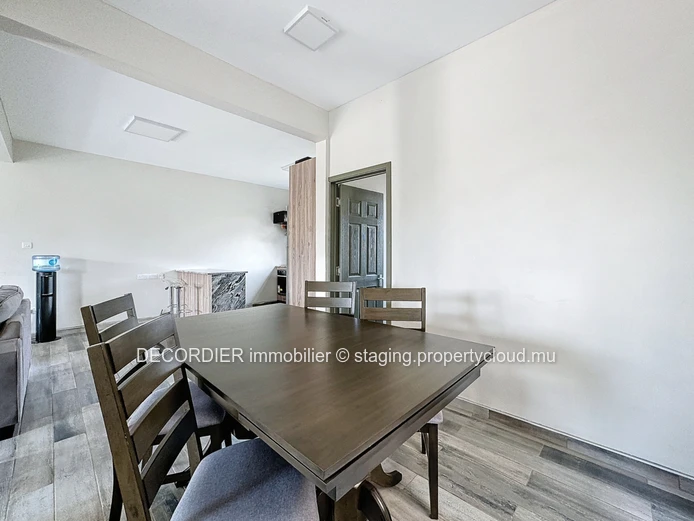 140 m² house with swimming pool