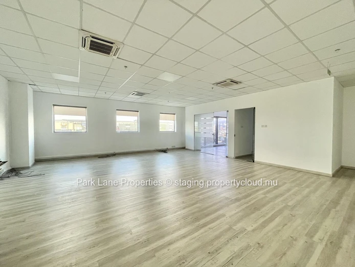 Modern 366 m² office space  in Ebene Cybercity – Prime business location