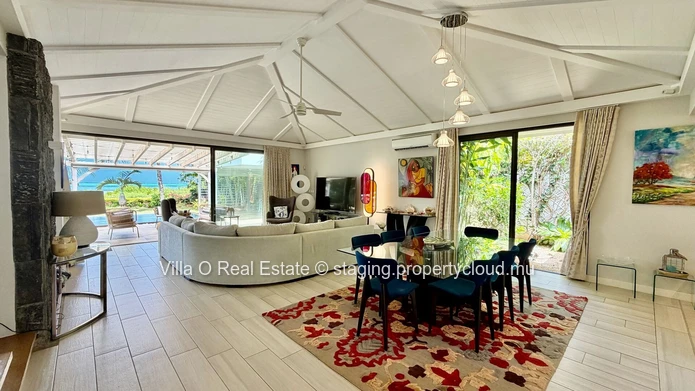 Sublime turquoise sea view from this beautiful villa, its lovely terrace and gazebo with infinity pool, located in a ...