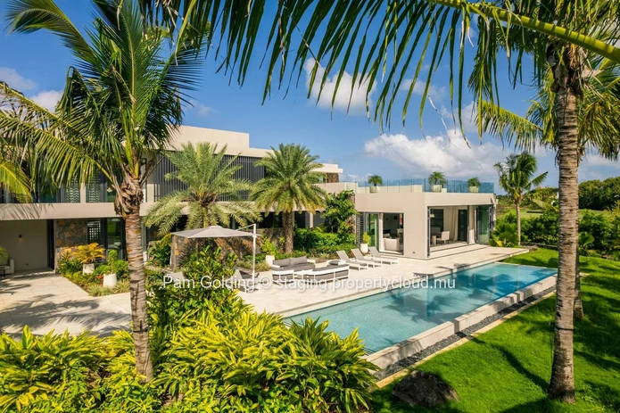Luxurious Contemporary Villa in Anahita Golf Estate - 5 Bedrooms, Panoramic Views 