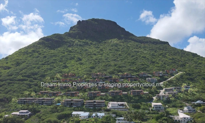 Luxueuse Villa Neuve Offrant Une Vue Mer Panoramique A Riviere Noire - Ile Maurice