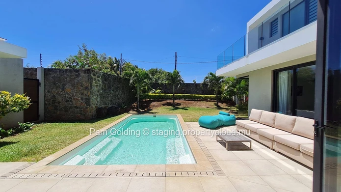 "Villa PDS à vendre à Grand Baie, 325m² habitable, terrain 511m², 4 chambres. Prix $. Ne manquez pas!"