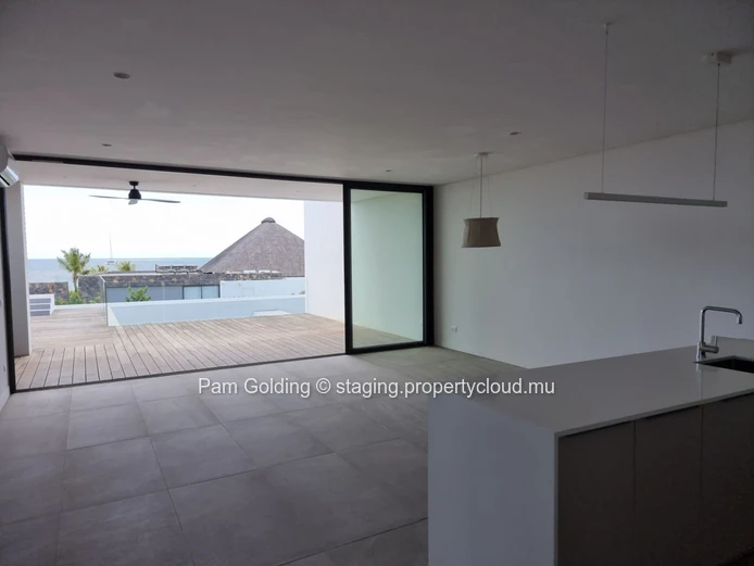 Nouvelle maison de ville de luxe de 3 chambres à louer sur la côte ouest. (Mandat exclusif)