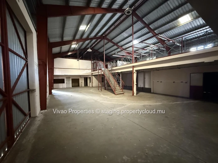 Industrial warehouse for sale in Pailles, area of 1580m² on a plot of 2533m² with the option of additional developmen...