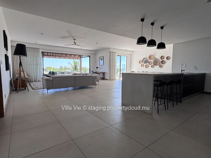 Grand Gaube - Spacious 3-bedroom penthouse with en-suite bathrooms, office, swimming pool, and sea views