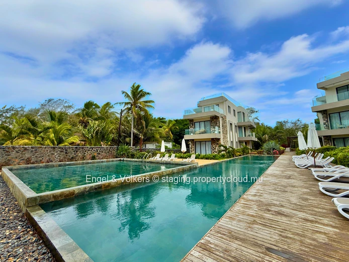 Beautiful Ground Floor Beachfront Apartment