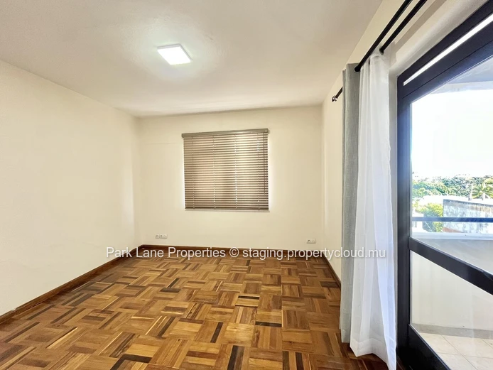 Live in comfort at the top – Furnished penthouse in Rose Hill