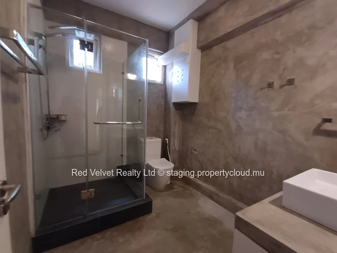 Elegant, Classy, and Freshly Renovated Apartment in Floreal for sale 