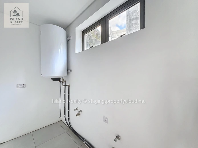 ISLAND REALTY offers you a real gem in Petite Pointe aux Cannoniers: a magnificent 229 m² apartment located just a 2-...