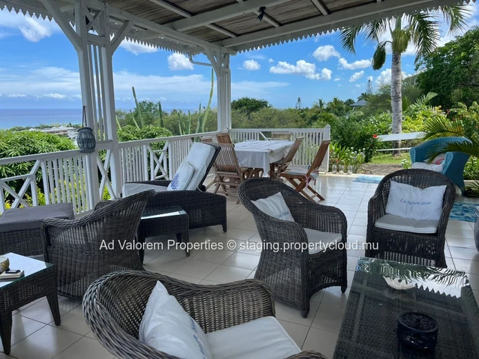Propriété d’Exception à Tamarin – Deux Maisons sur 3 165 m² avec Piscine et Superbe Vue