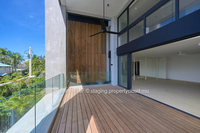 Luxurious G+2 Apartment with Stunning Sea Views and Communal Pool in Pointe aux Canonniers - €1.5M