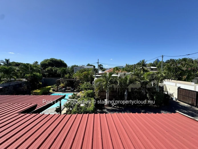 Charming family home with private bar and pool