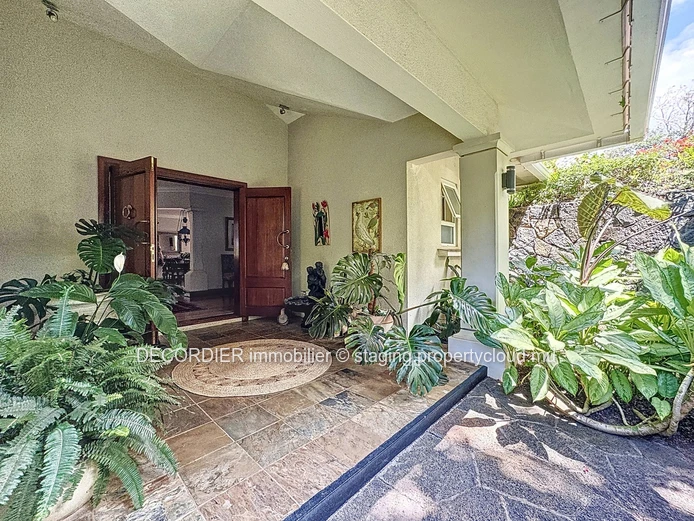 Magnificent two-storey villa located in a residence - Accessible to foreigners