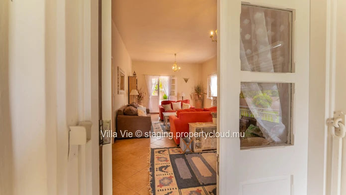 Beau Plan - Spacious 5-bedroom colonial house with swimming pool and big garden