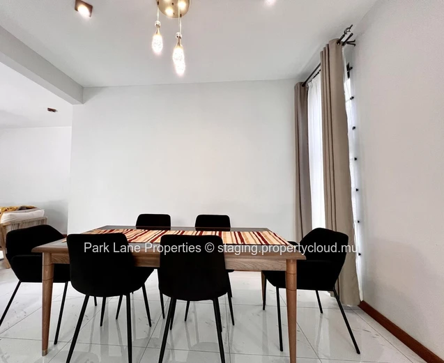 Duplex contemporain à Quatre Bornes – Calme, confort et luminosité
